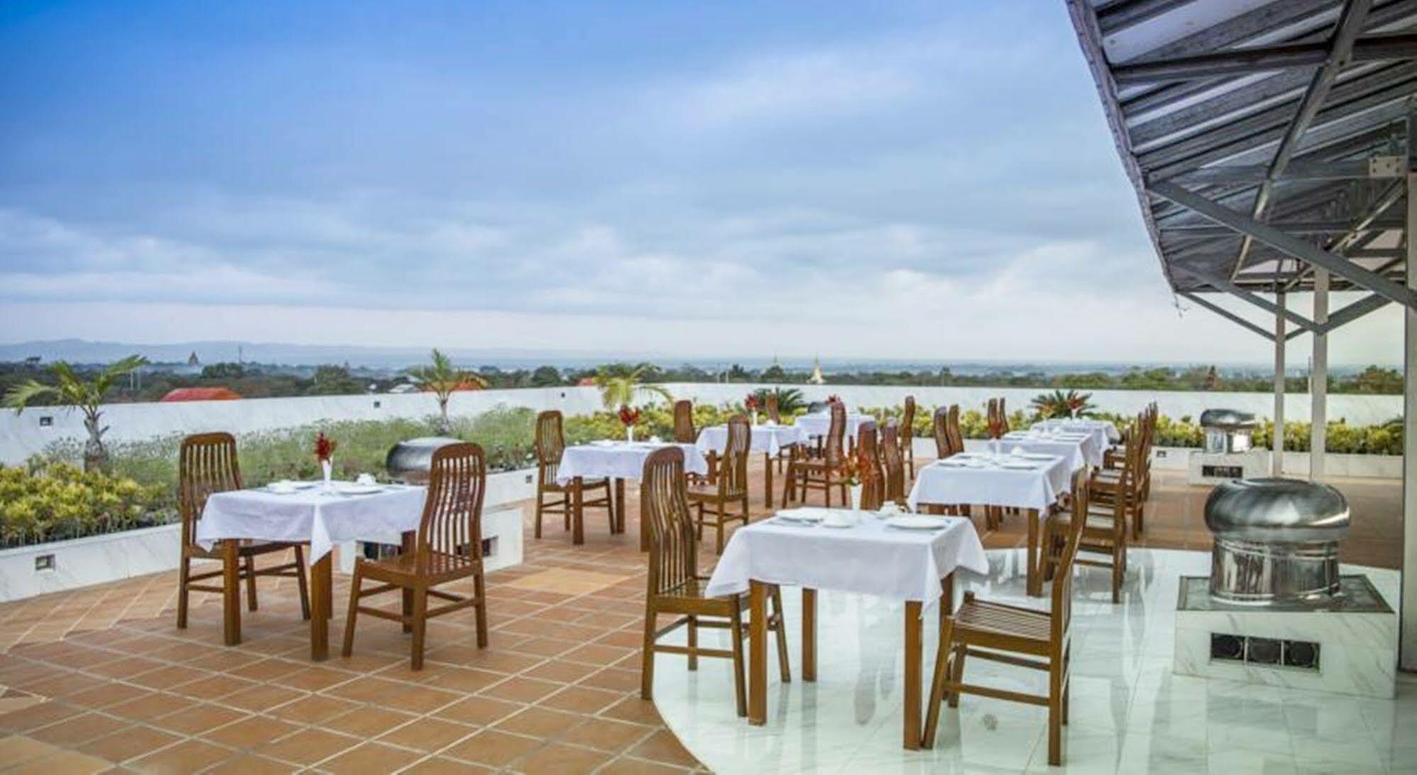 Sky View Hotel Bagan Extérieur photo