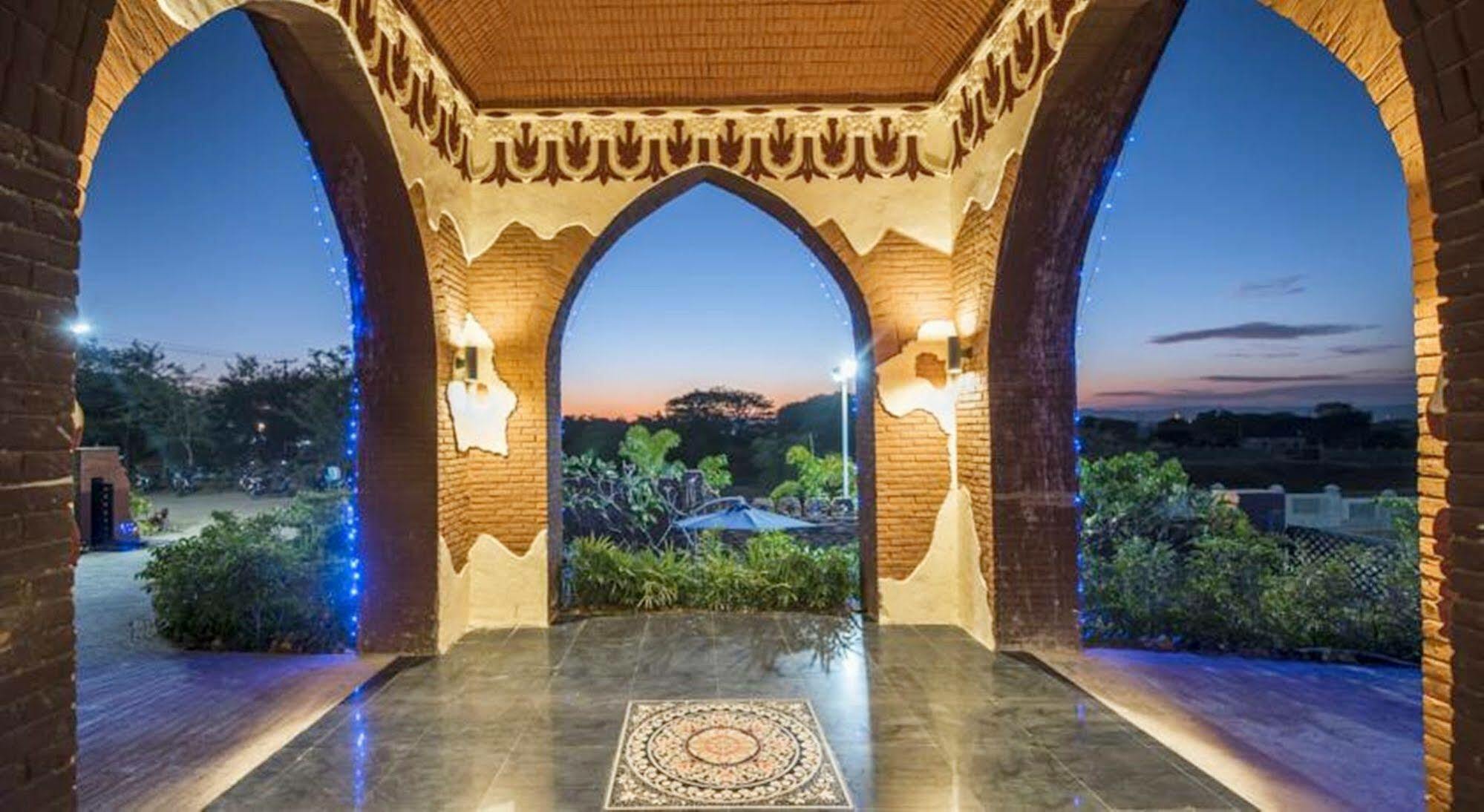 Sky View Hotel Bagan Extérieur photo
